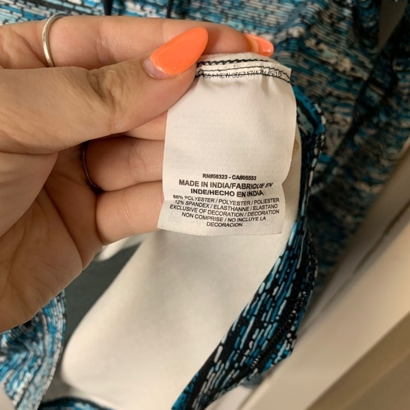 Nike Women's  Dri-Fit Half Zip Long Sleeve Shirt with Hood Size: XS - Picture 3 of 5